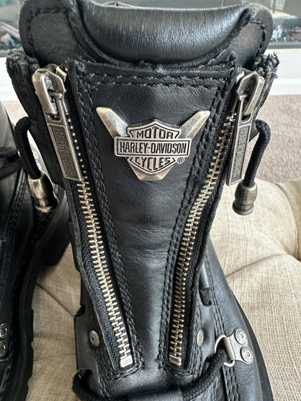 Harley-Davidson Black Leather Biker Boots with Silver Hardware - Picture 5 of 16